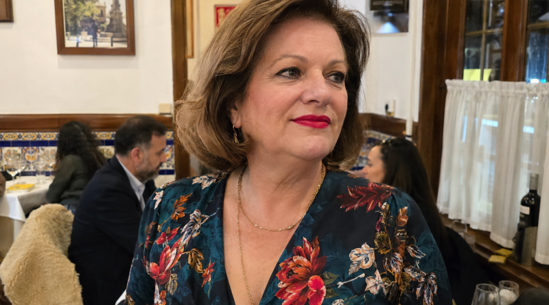 Mi marido dijo que se iba de pesca con sus amigos, pero por casualidad vi una foto suya en un restaurante con una mujer de vestido rojo