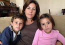 Después del divorcio, mi exmarido me arrebató a mis hijos en secreto y me despojó de mi maternidad. Luché durante muchos años para recuperar el derecho a verlos. Y hoy, por fin, han cumplido 18 años. Me desperté antes del amanecer, horneé su pastel favorito e hice aquello con lo que había soñado todos estos años…