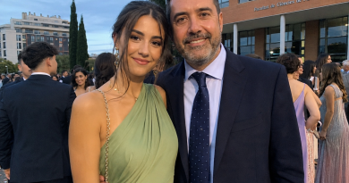 A la fiesta de graduación, mi hija no llegó con un compañero de clase, sino con un hombre de cuarenta y cinco años
