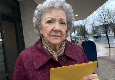 Ayudé a una adorable anciana en la oficina de correos a enviar una carta importante, y una semana después yo misma recibí aquel sobre amarillo…